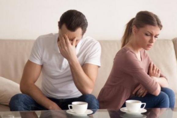 Ecco quali sono le frasi più utilizzate dagli uomini quando non amano più, lo rivelano gli psicologi. Il tuo uomo ti ama ancora? Scoprilo