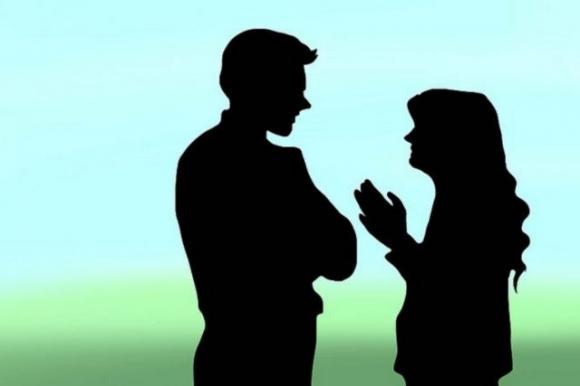 10 segnali che ti rivelano che lui sta solo giocando con te