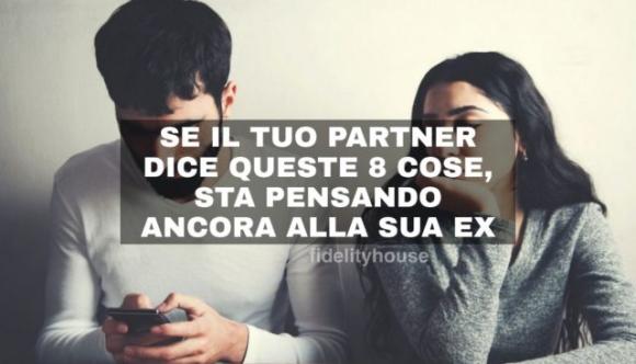 Se il tuo partner dice queste 8 cose, sta pensando ancora alla sua ex