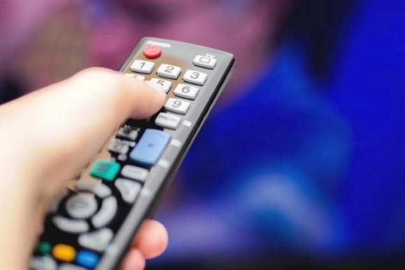 Guardare film e serie tv insieme al partner rafforza le relazioni di coppia, lo rivela uno studio