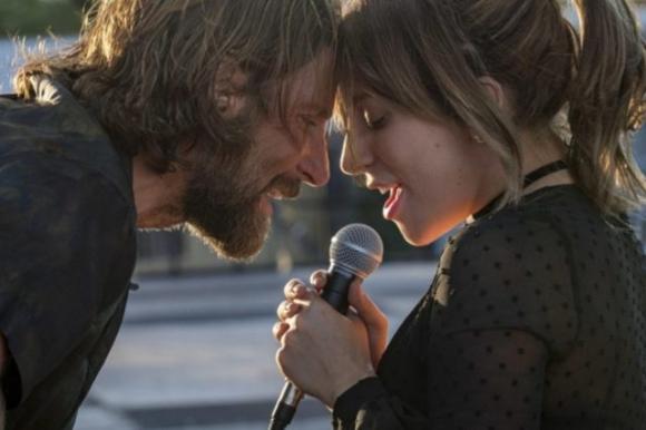 Guardare film e serie tv insieme al partner rafforza le relazioni di coppia, lo rivela uno studio