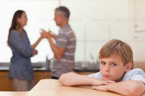 Un rapporto malsano tra genitori può danneggiare la salute dei figli, ecco 8 modi per evitarlo