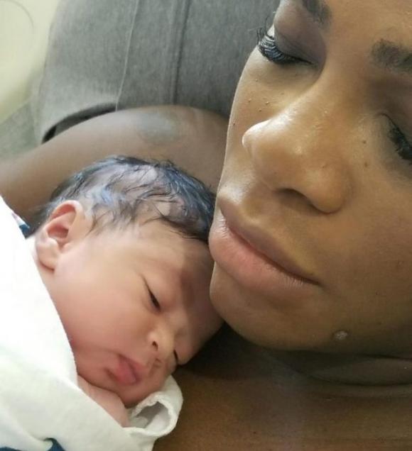 Il lato oscuro della maternità: questi segnali ti aiutano a capire se una persona che conosci sta soffrendo di depressione post partum