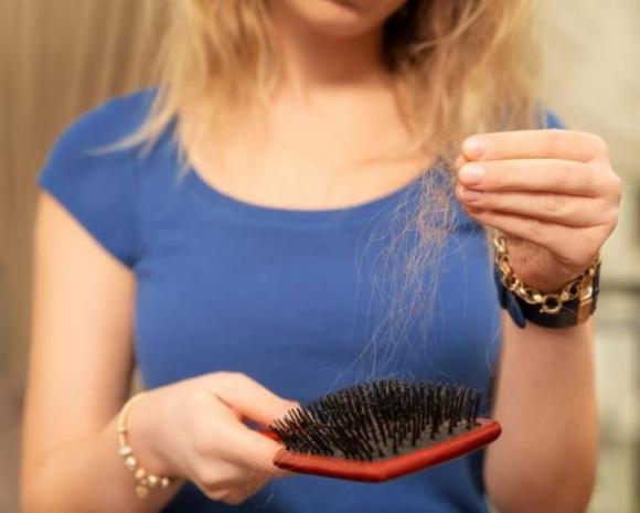 Capelli sottili e deboli: 9 rimedi naturali per dare volume e rinforzarli