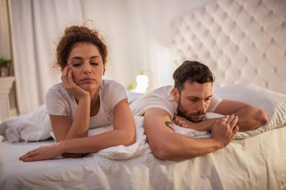9 segnali che indicano che la tua ragazza non ti ama più: è innamorata di un altro