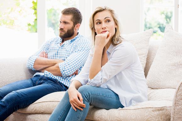 9 segnali che indicano che la tua ragazza non ti ama più: è innamorata di un altro