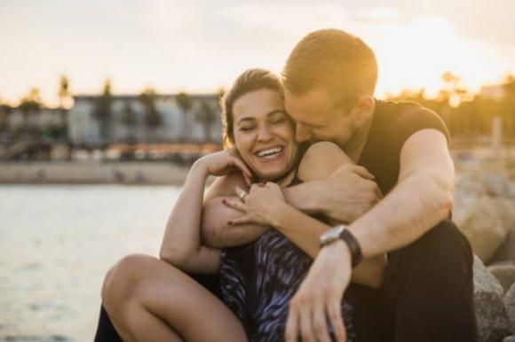 10 motivi per cui dovresti uscire con un uomo più grande: l’ultimo è il più importante!