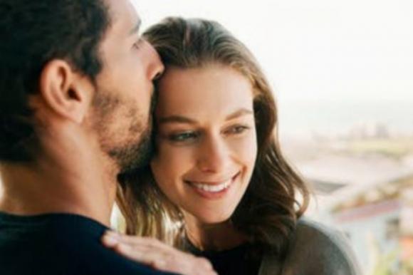 10 motivi per cui dovresti uscire con un uomo più grande: l’ultimo è il più importante!