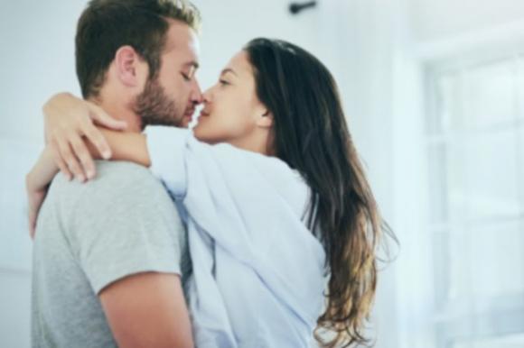10 motivi per cui dovresti uscire con un uomo più grande: l’ultimo è il più importante!