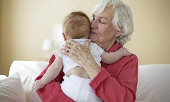 Quasi tutti i nonni hanno un nipote preferito, lo rivela uno studio