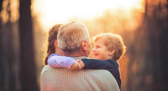 Quasi tutti i nonni hanno un nipote preferito, lo rivela uno studio