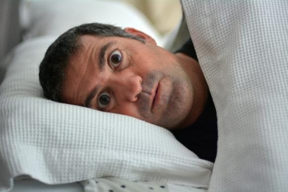 Andare a dormire a stomaco vuoto è una pessima idea: fa male alla salute! Ecco 4 motivi