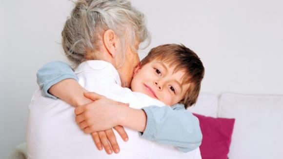 Quasi tutti i nonni hanno un nipote preferito, lo rivela uno studio