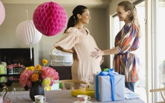 Se la tua amica è incinta, hai molte probabilità di essere la prossima: lo rivela uno studio