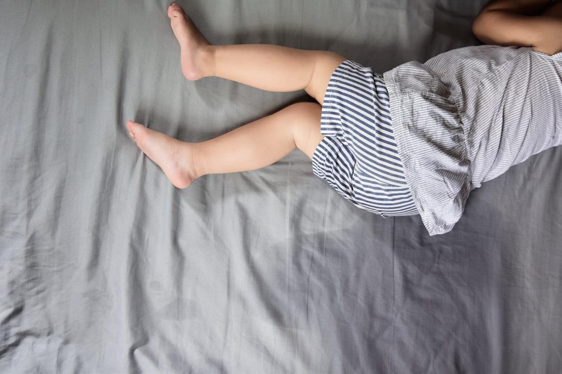 Realizzate un pulisci materasso fai da te se al vostro bimbo scappa la pipì sul letto