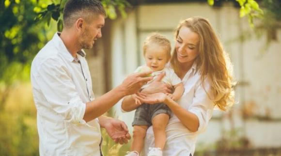 Il regalo più bello per un figlio è vedere papà e mamma che si amano e si rispettano