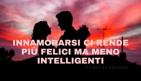 Innamorarsi ci rende più felici ma meno intelligenti, lo studio