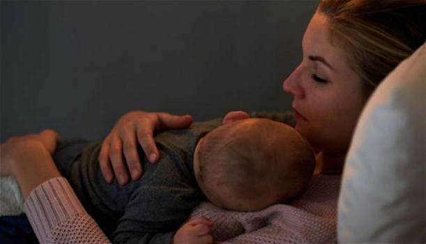 Perché le mamme rimangono sveglie fino a tardi anche se sono davvero esauste?