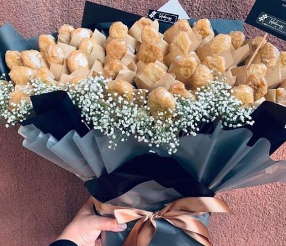 Stanche dei soliti fiori per San Valentino? Quest’anno chiedete un bouquet di chicken nuggets