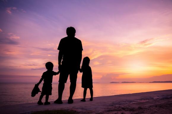 I bambini che hanno un buon legame con la mamma, sono meno propensi ad avere relazioni tossiche da adulti