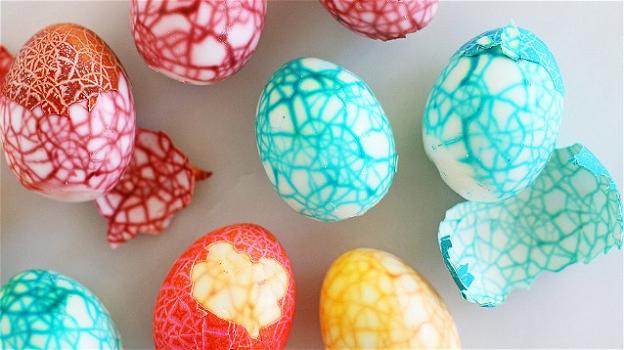 Come realizzare delle uova sode colorate e decorate