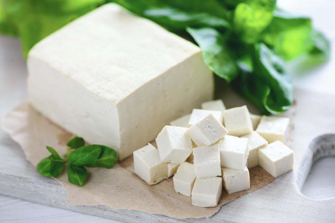 Il tofu è un alimento presente nei menu vegetariani