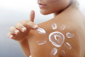 Eritema solare: cos’è, rimedi naturali e come prevenirlo