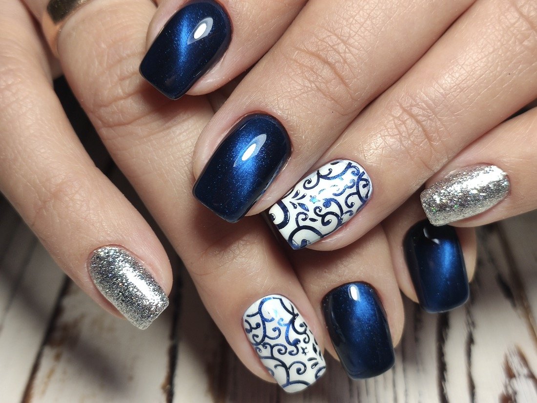 Idea di nail art blu