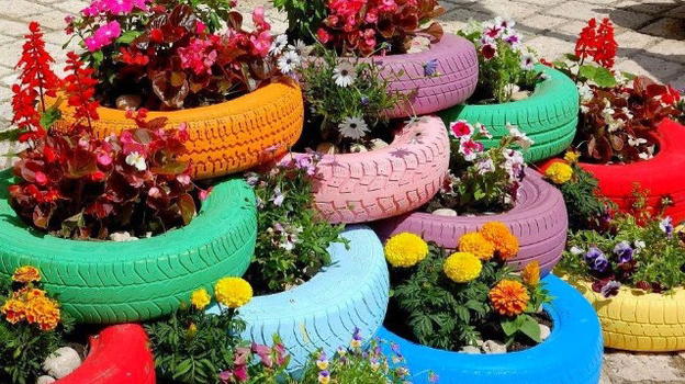 Come realizzare un vaso per fiori con un vecchio pneumatico