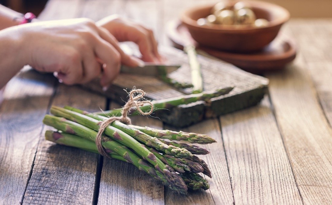 Gli asparagi sono alimenti diuretici efficaci