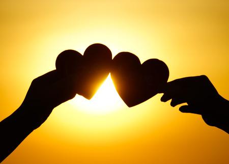 Quale di queste 3 coppie è la più felice? La tua scelta rivelerà come ti comporti in una relazione