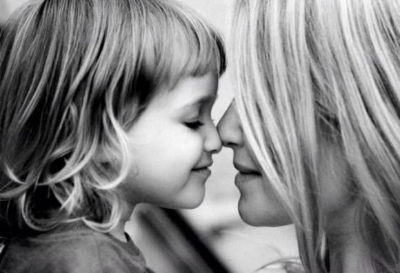 Madre-figlia, la scienza lo conferma: “E’ il rapporto più forte”