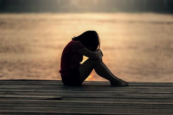 7 comportamenti che fanno capire quali persone non sono state amate da piccole