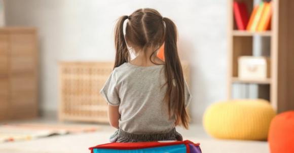 7 comportamenti che fanno capire quali persone non sono state amate da piccole
