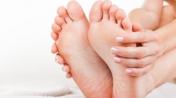 Vesciche e bolle da sfregamento ai piedi? 4 consigli per curarle in maniera naturale