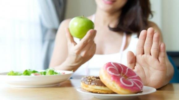 Le diete peggiori del 2022: tutti i rischi per la salute psico-fisica