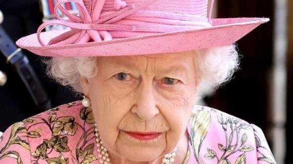 Regina Elisabetta: arriva la notizia ufficiale da Buckingham Palace