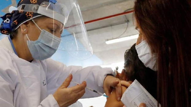 Vaccini Covid, scoperto nuovo effetto collaterale: il comunicato dell’Ema