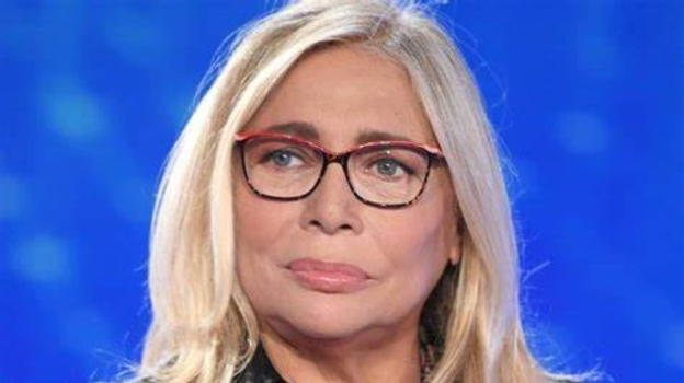 Lo sconcertante gesto di Mara Venier in diretta tv manda i vertici Rai su tutte le furie