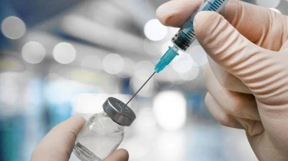 Quarta dose di vaccino Covid, arriva la conferma ufficiale