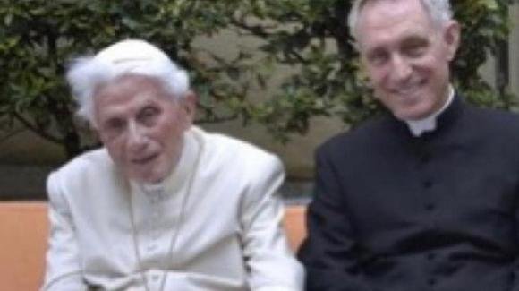La notizia improvvisa dal Vaticano, Papa Ratzinger: fedeli preoccupati per la sua salute