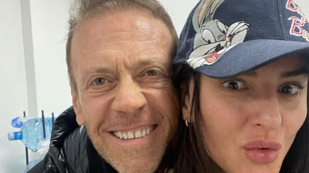 “Un sogno che si avvera”. Fan in delirio, Arisa e Rocco Siffredi insieme