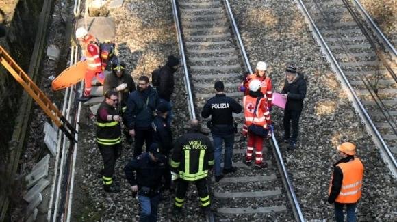 Tragedia ferroviaria, stop ai treni: inutili i soccorsi