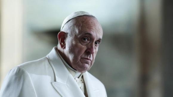 "Non cammina più". La terribile notizia su Papa Francesco