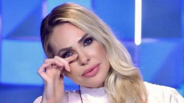 Risveglio traumatico per la conduttrice, la brutta notizia è appena arrivata