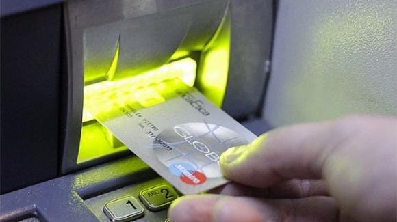 "Attenzione alla nuova truffa del bancomat": ecco come vi prosciugano il conto