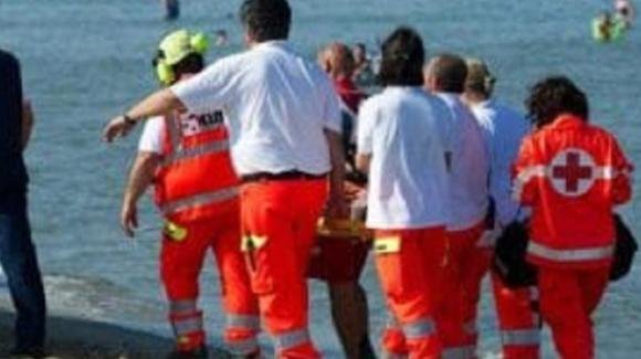Italia, terribile tragedia in spiaggia poco fa: inutili i soccorsi