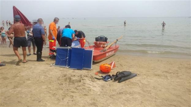 Italia, terribile tragedia in spiaggia: bagnanti sotto choc