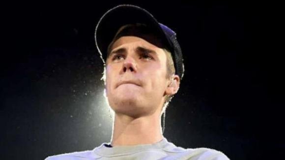 Justin Bieber costretto a fermare il tour: il devastante annuncio sconvolge i fan