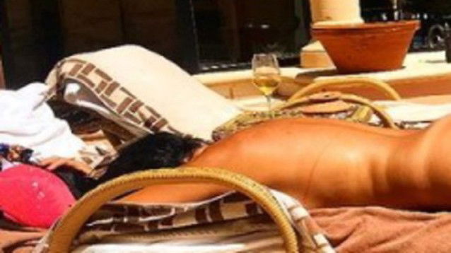 La Vip della tv italiana decide di mostrarsi come mamma l’ha fatta! Avete capito chi è?